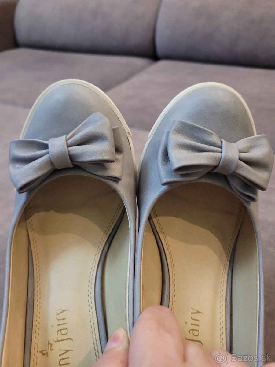 Sede lodicky s maslickou na platforme - 2