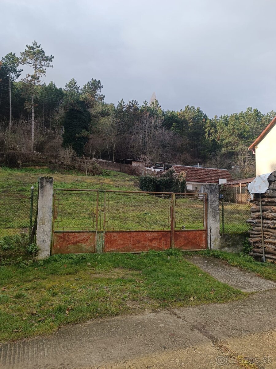 Stavebný pozemok v obci Modrová 445m2 - 2