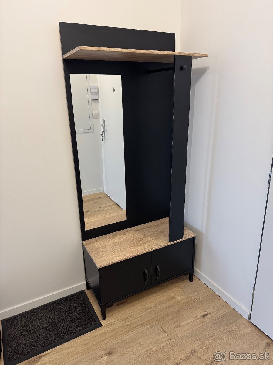 Vešiaková stena - 2