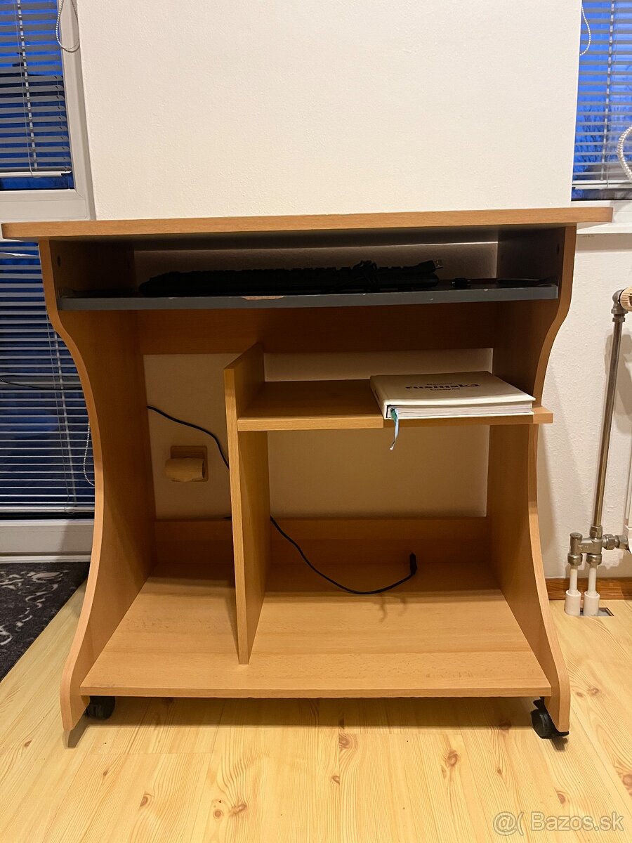 Počítačový stolik - 2