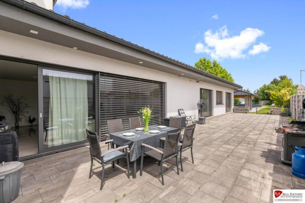 Predaj moderná 5 izbová Vila, 352 m2, pozemok 1.376 m2, bazé - 2