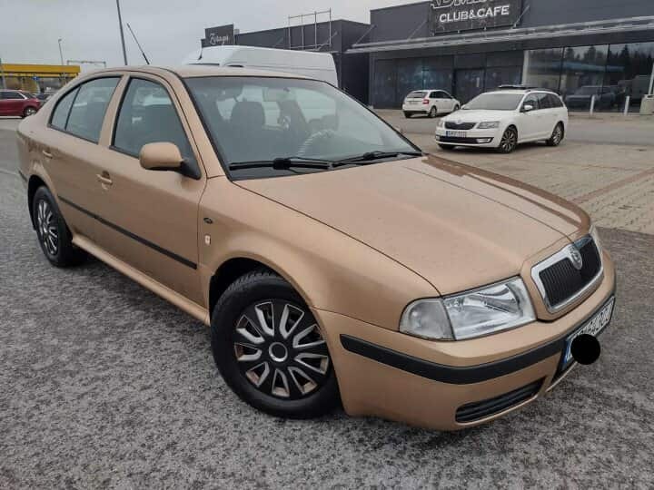 Predám Škoda Octavia 1.6i SR Elegance M5 5d S klímou - 2