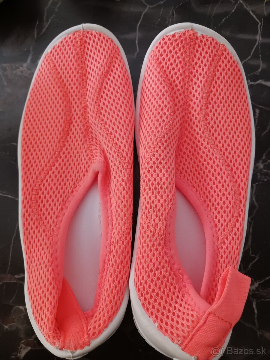 Predam dievčenské topanky do vody - 2