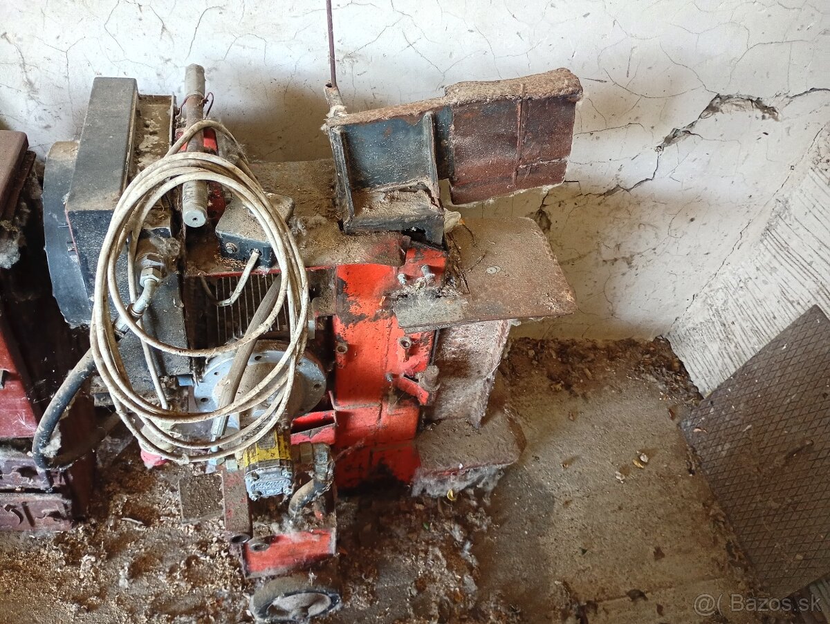 Hydraulická štiepačka dreva - 2