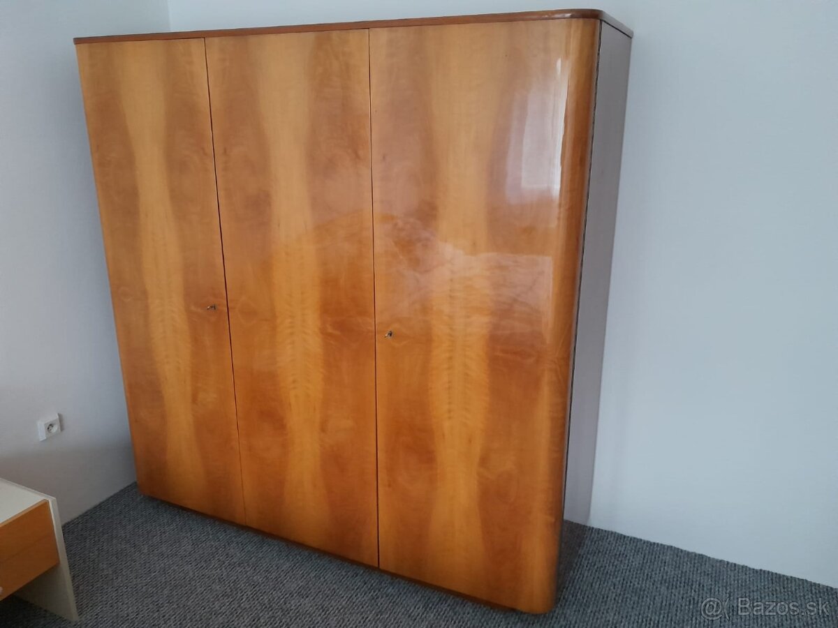 Predám starożitnu skriňu z ČSSR. - 2