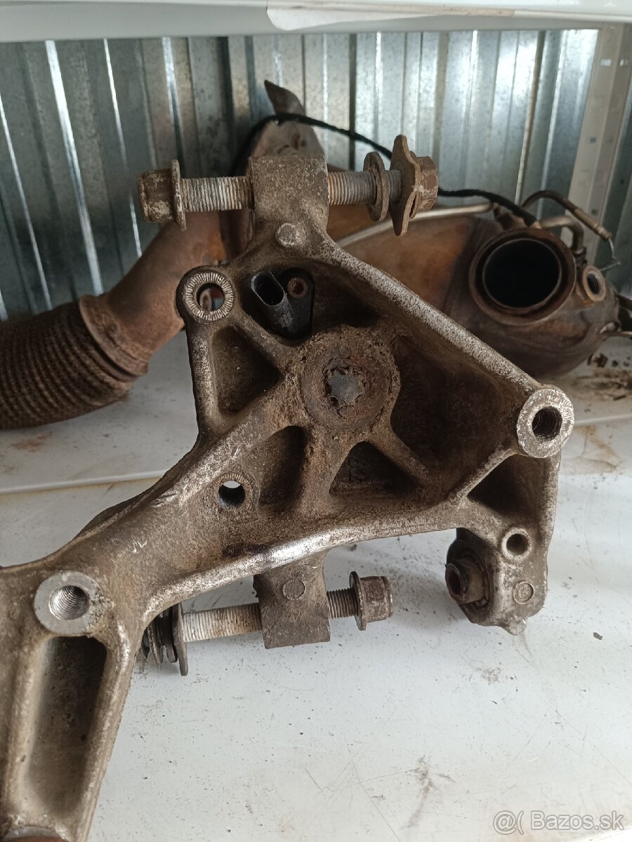 Passat B6 zadná tehlica otoč - 2