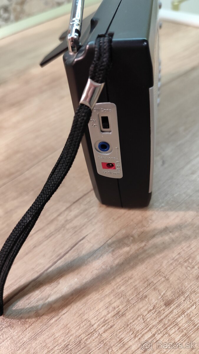 Rádio prenosné BENCH - 2