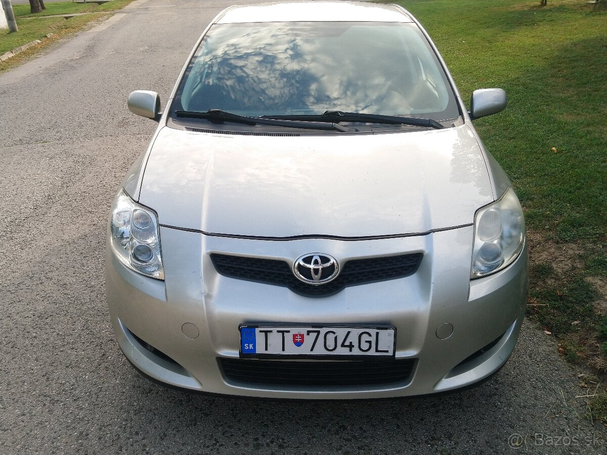 Toyota Auris 1,6 benzín - 2