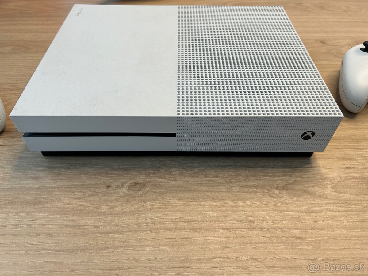 Xbox One S 1TB + 2 ovládače + hry + príslušenstvo - 2