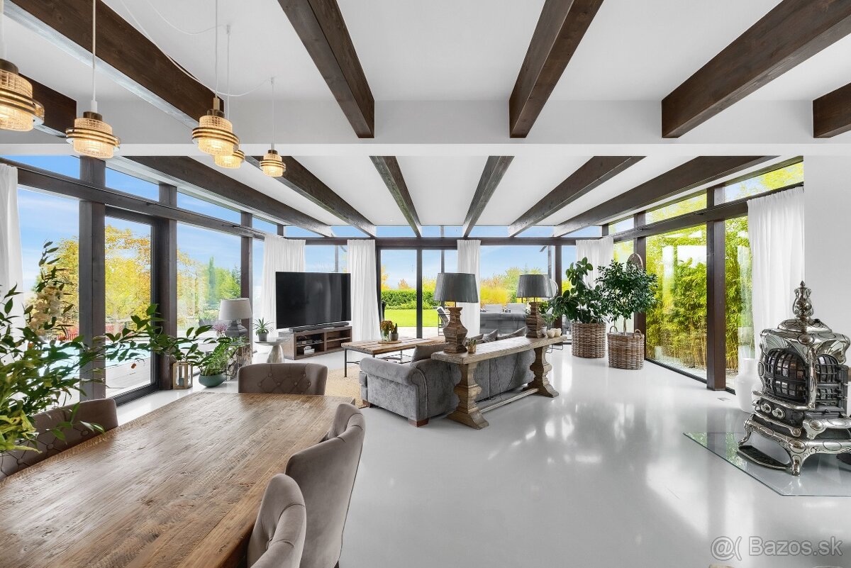 Nadštandardný 4-izbový rodinný dom s bazénom, výhľadom a súk - 2