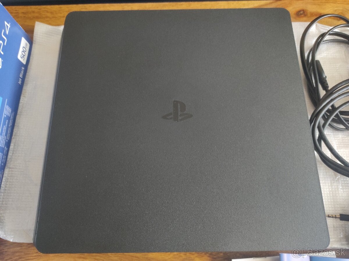 Predám Playstation 4 s hrami - 2