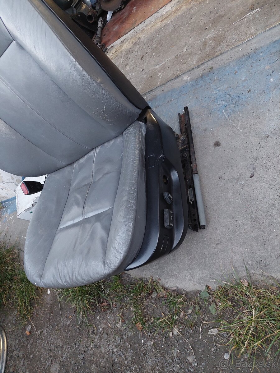 E39 kožený interiér - 2