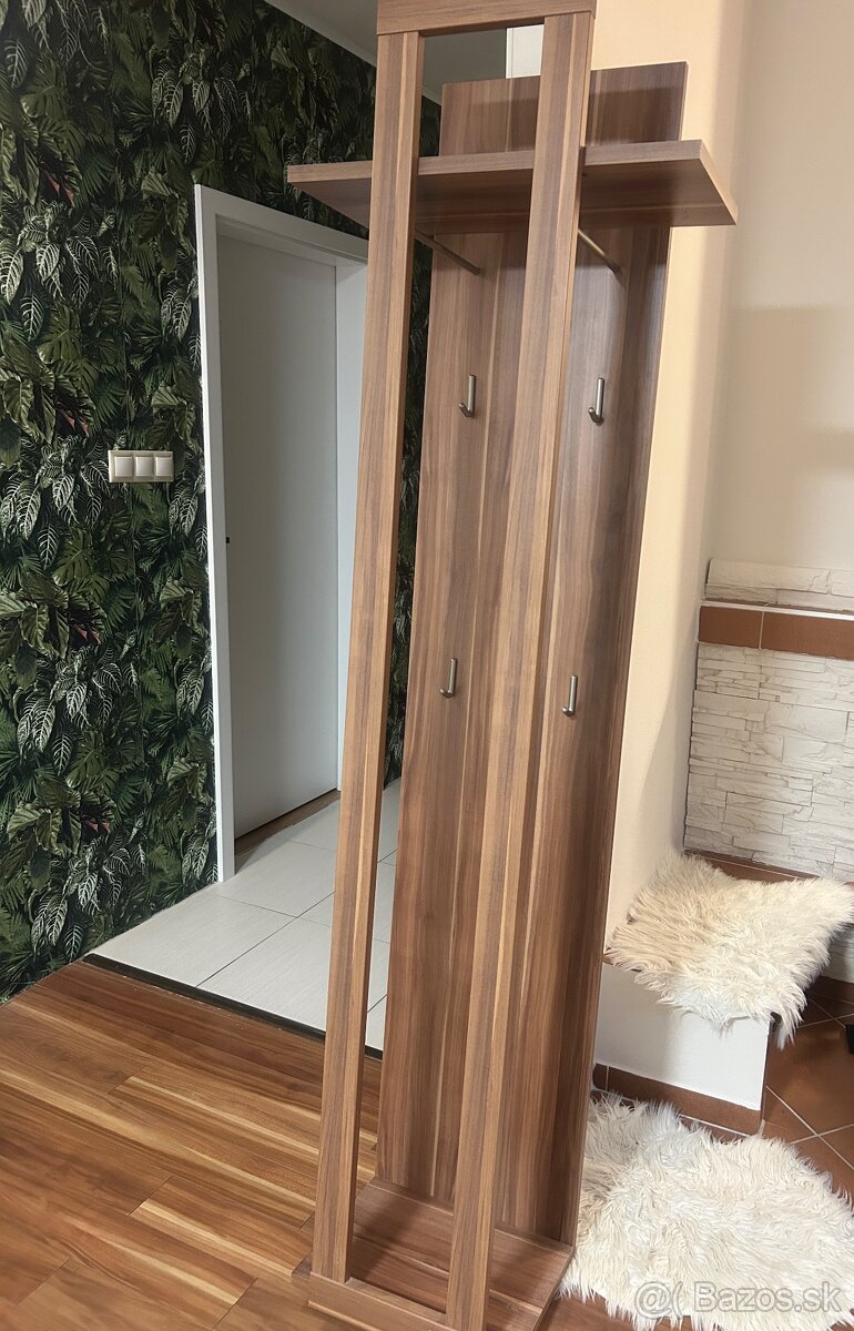 Predsienovy nabytok - 2