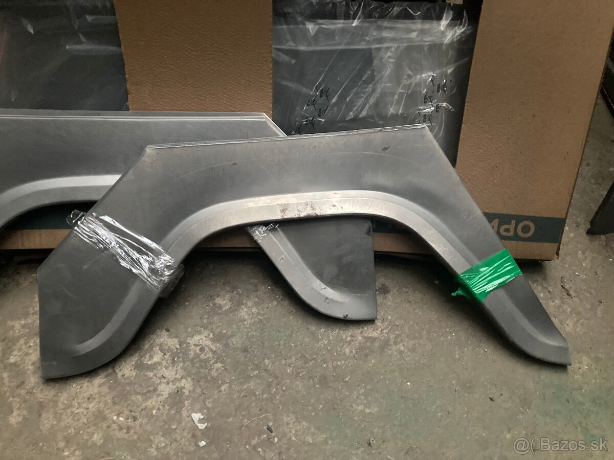 Uaz 469 zadný blatník - opravnú časť predám - 2