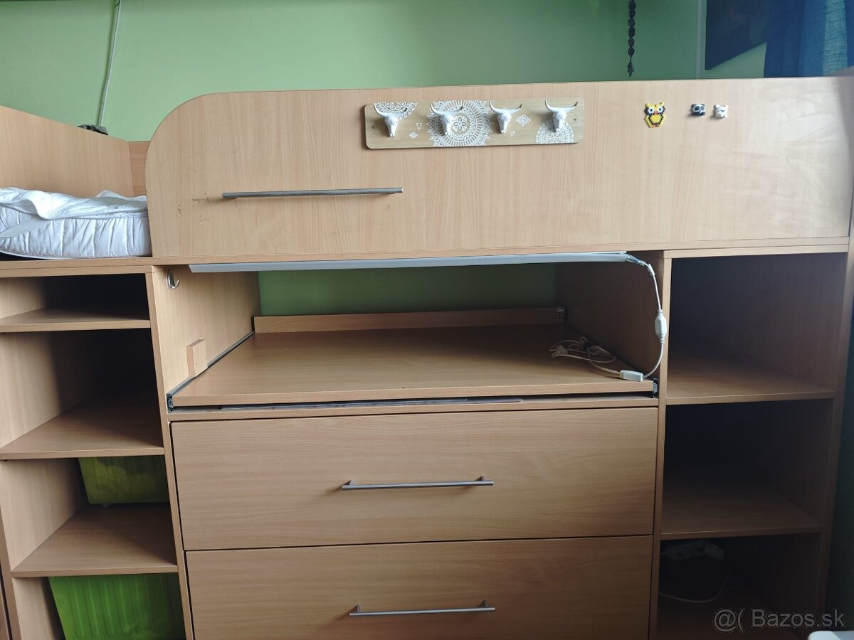 Postel so stolom - 2