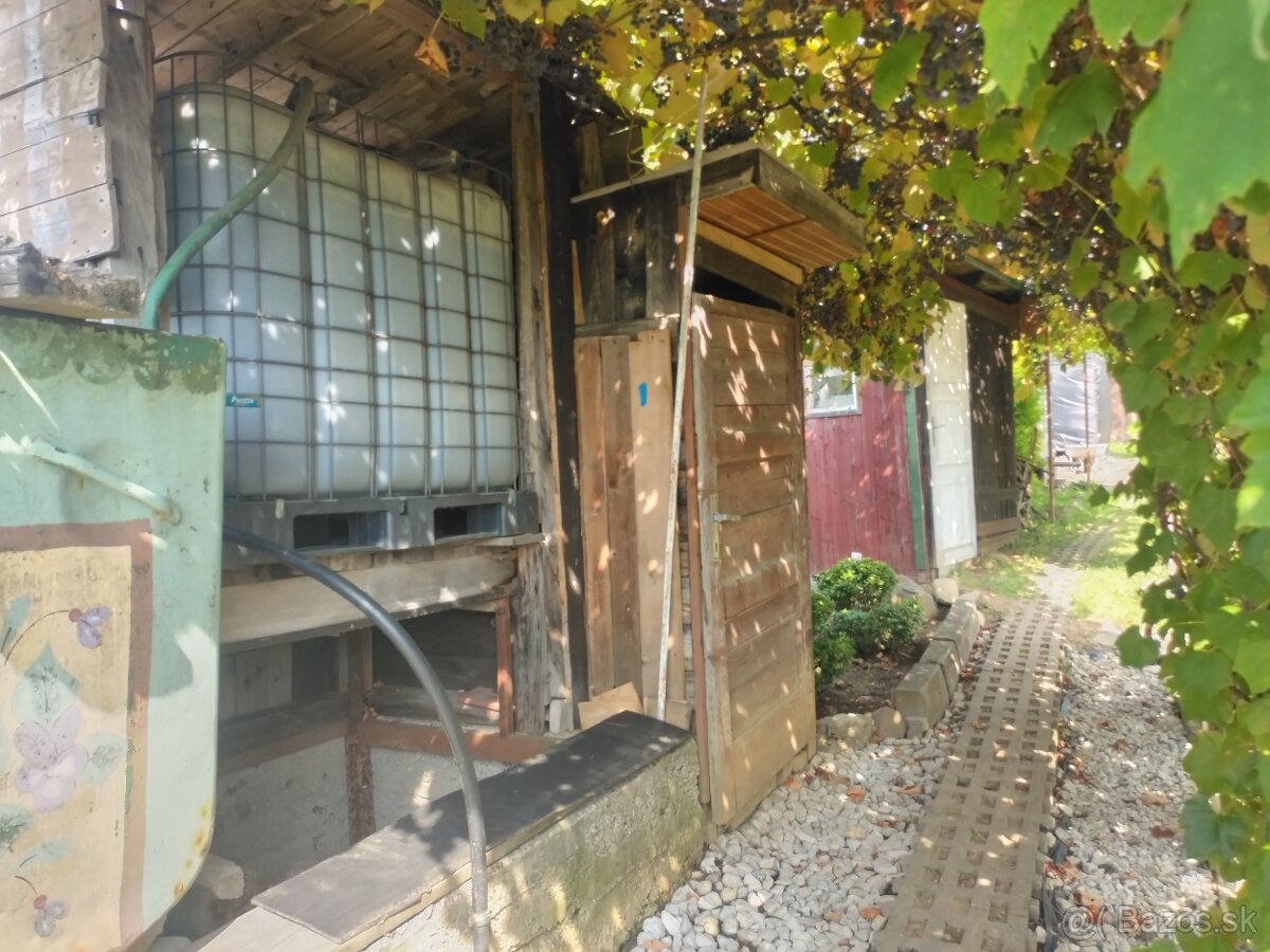 Záhrada s chatou Prievidza - 2