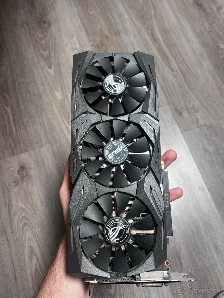 Asus ROG STRIX-GTX1080-8G-GAMING - 2