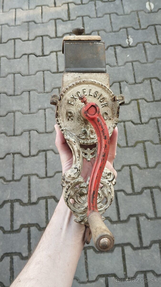 Starožitn mlýnek na strouhanku EXCELSIOR - 2