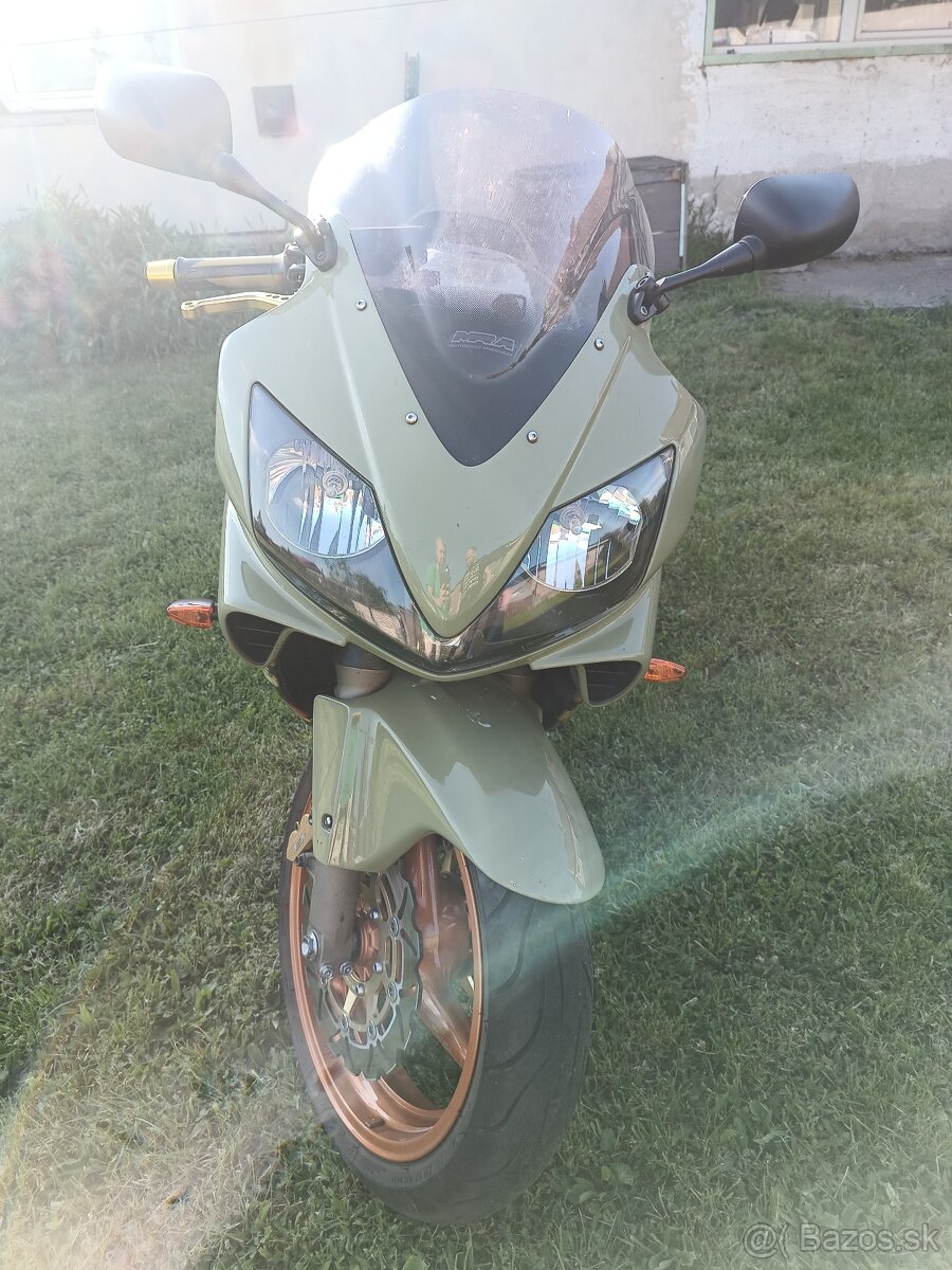 hond cbr F4