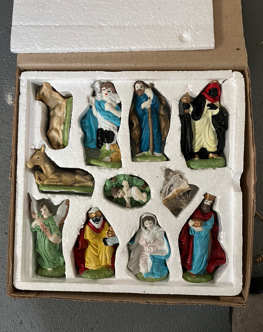 Drevený Betlehem + sádrové figúrky - 2