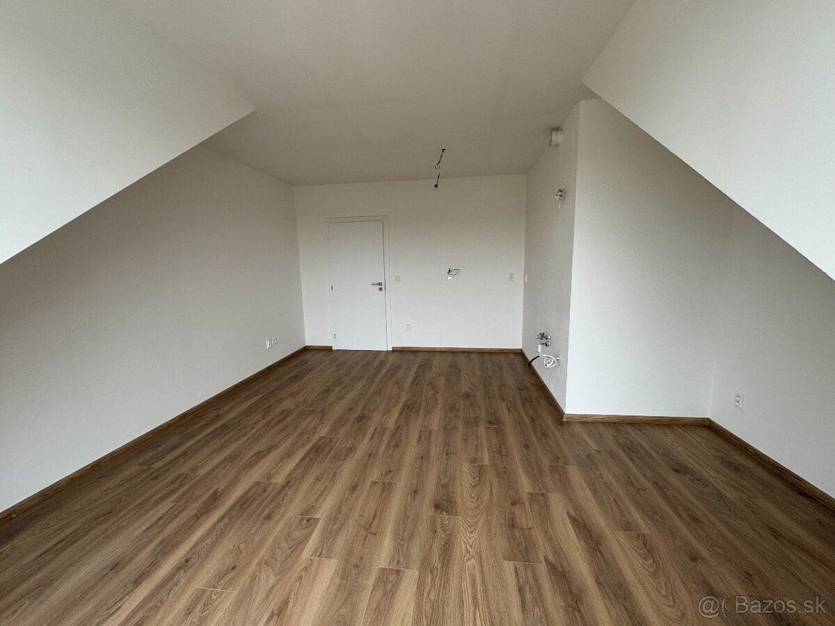 4i byt s 2 balkónmi,2 toaletami+ vonkajšie parkovanie v cene - 2