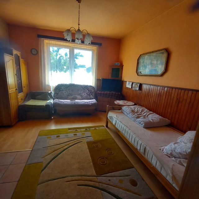 Predáme dva rodinné domy s veľkým pozemkom v Haligovciach - 2