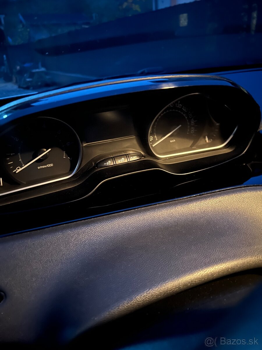 Peugeot 208 | 11/2016 | Benzín | 68 PS / 50 kW | N1 (úžitkov - 2