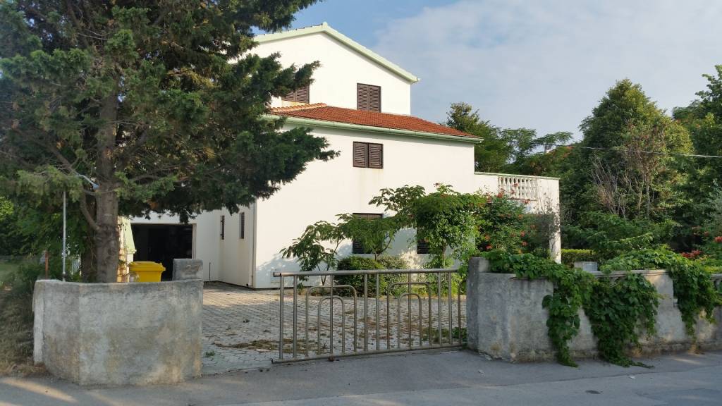 CHORVÁTSKO - 2. rad od mora - apartmánový dom - VRSI, Zadar - 2