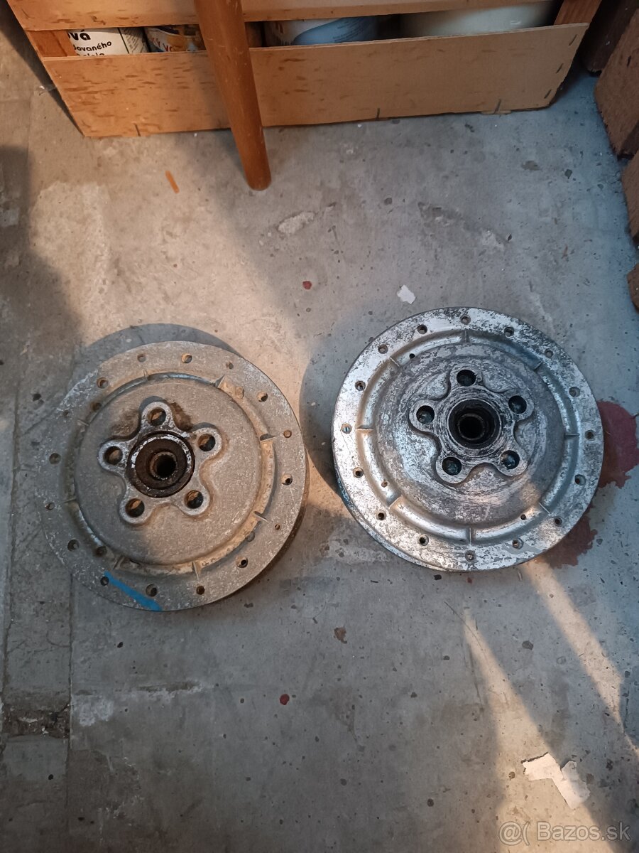 Predám stredy kolies náboje Tatran manet 100 125 - 2