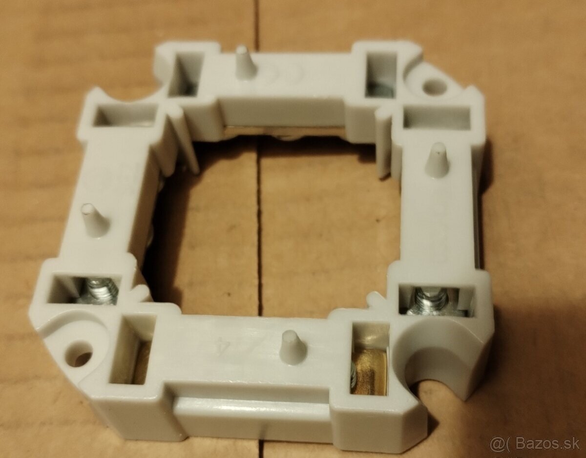 NOVÝ - věneček, svorkovnice plastový - 72ks - 2