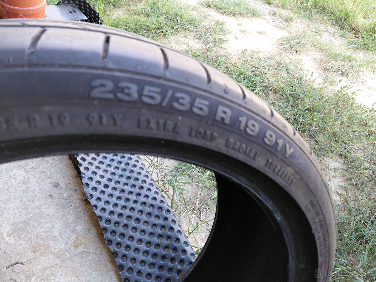 1ks Continental 235/35R19 - 2