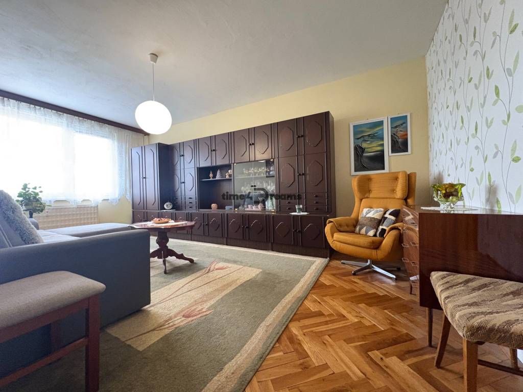 Na predaj: CENTRUM veľký 3 izb.byt + BALKON + ŠATNIK - 2