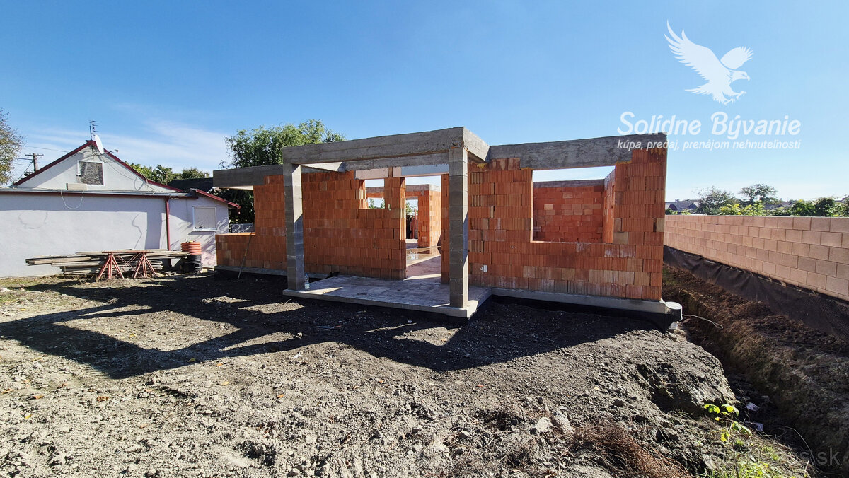 Rozostavaný 4-izbový rodinný dom v Tomášikove - 2