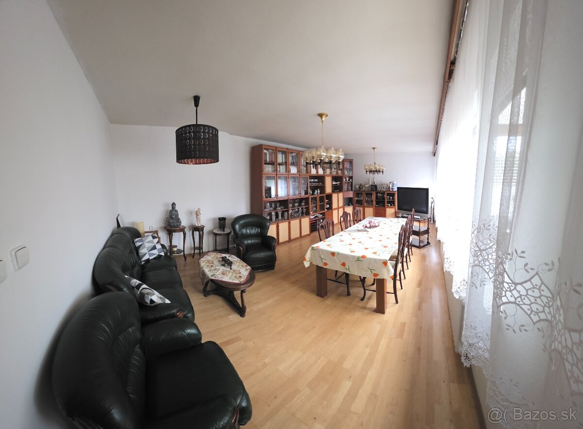 Priestranný rodinný dom s garážou, Senica - 2