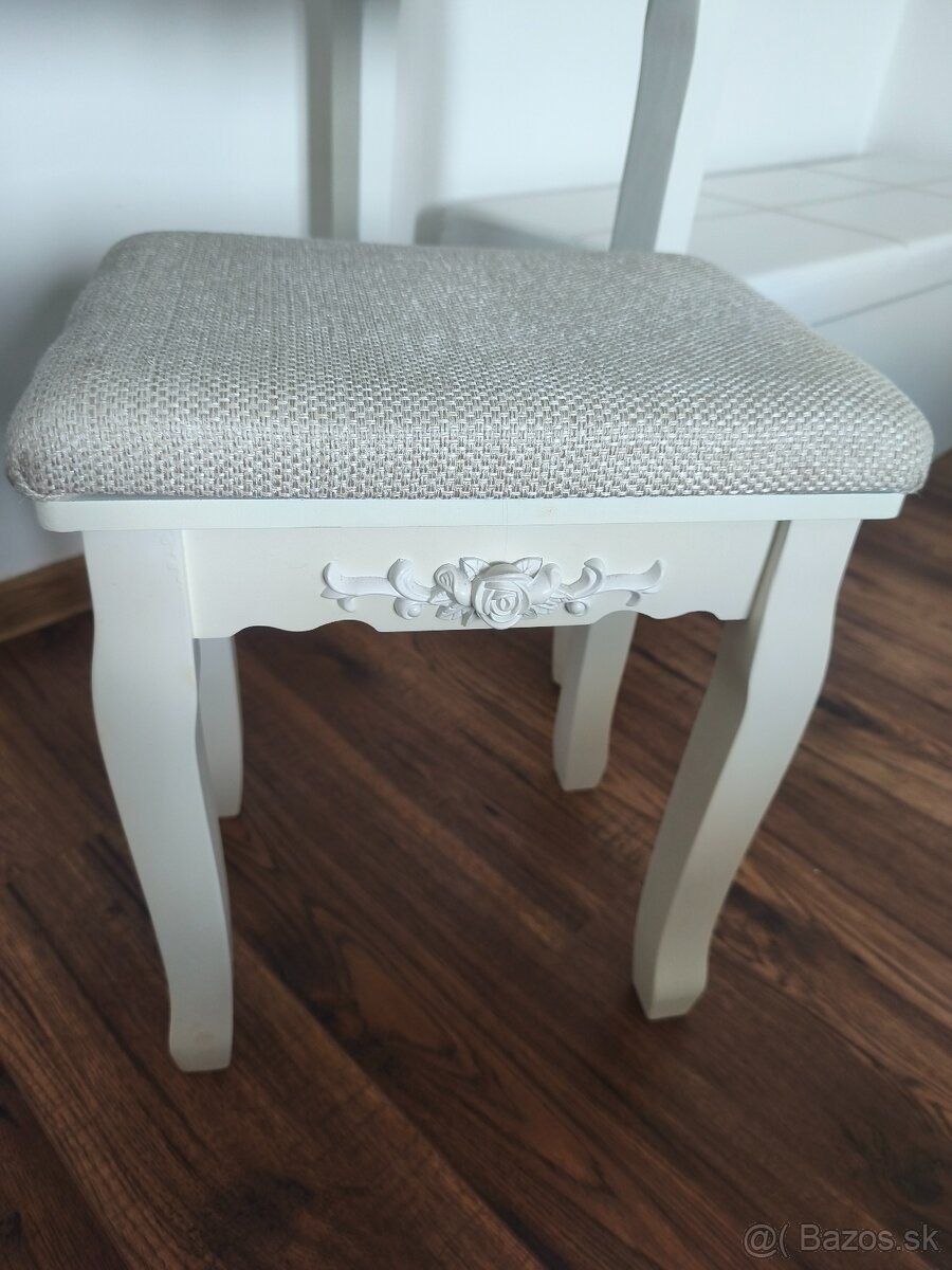 Toaletný stolík - 2