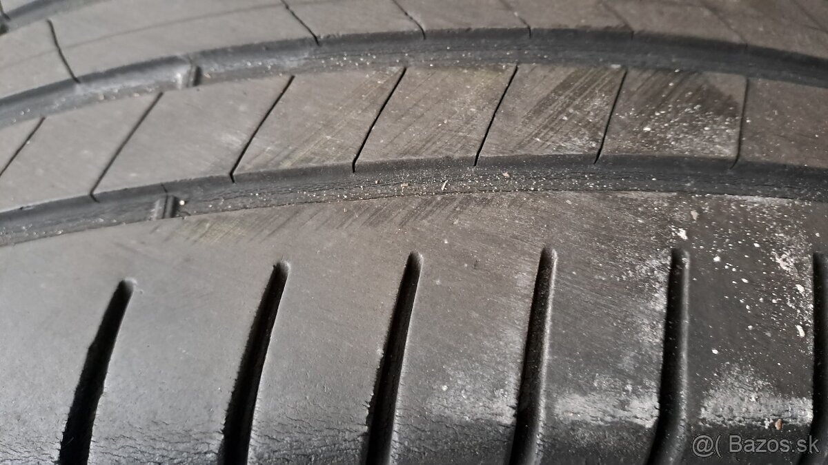 Predám 4ks jazdené letné 235/40r20-96V Bridgestone - 2
