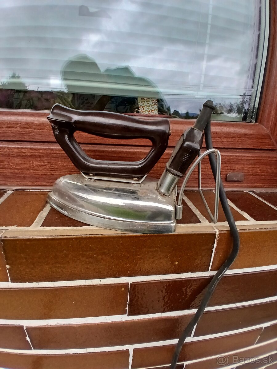 Predam retro žehličku. - 2