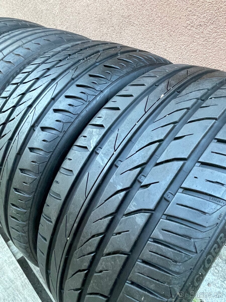 letné 235/35 R19 pneu - 2