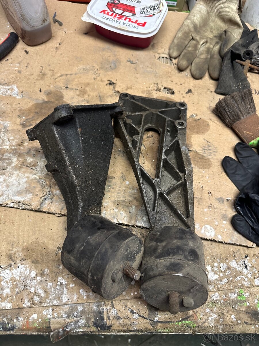 Držiaky motora bmw e34 - 2