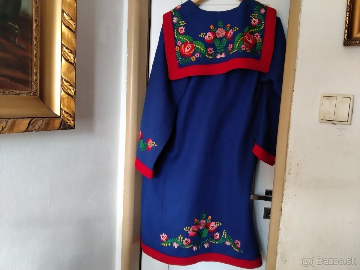 Vyšívaný kabát - 2