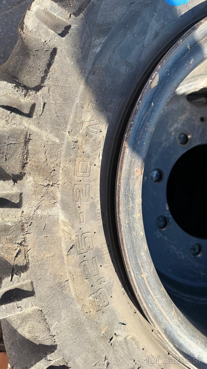 predám pneumatiky s diskom dvojmontáž Takeuchi - 2