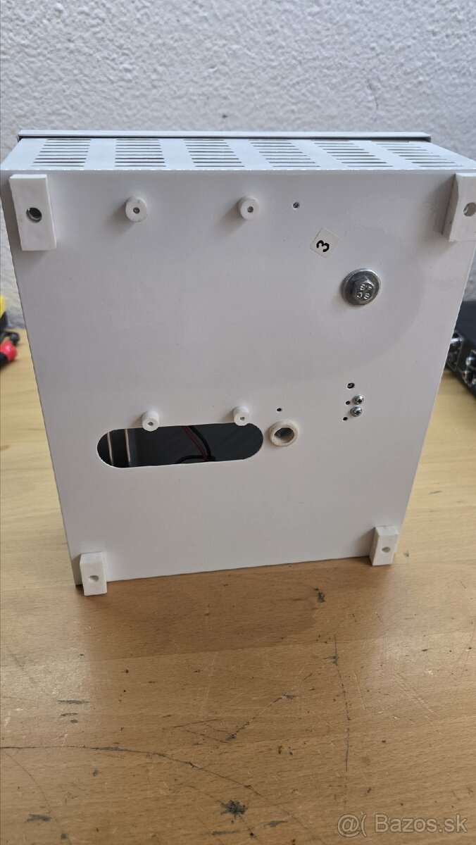 Záložný zdroj AWZ200 – Bez batérie
- 2