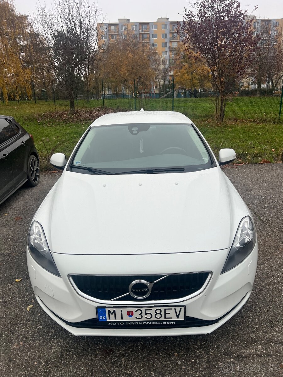 Predám Volvo v40 ročník 2017 - 2