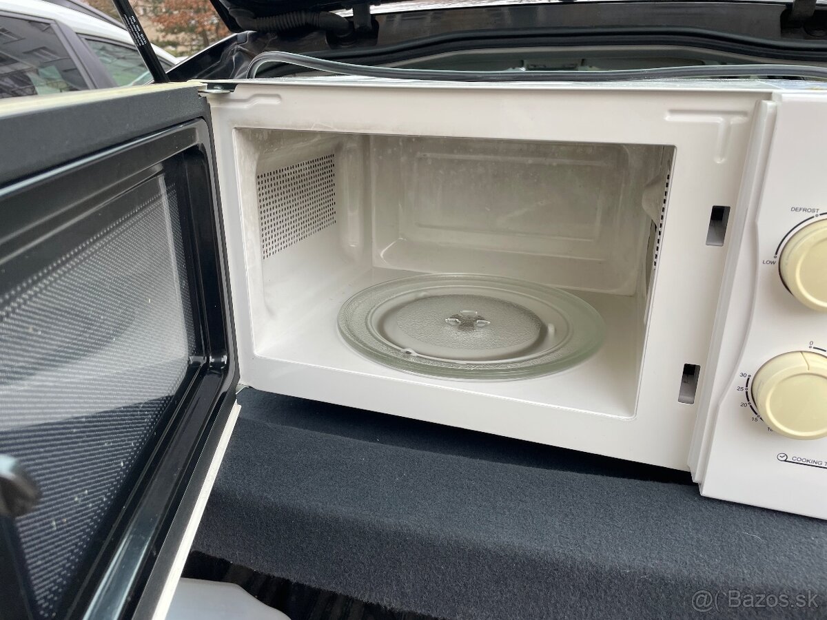 Mikrovlnka Candy z kancelarie - 2