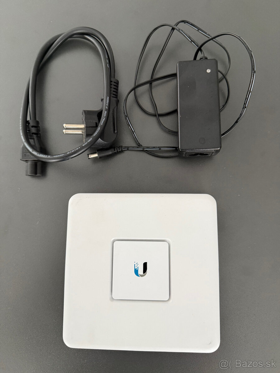 UniFi USG security gateway - 2