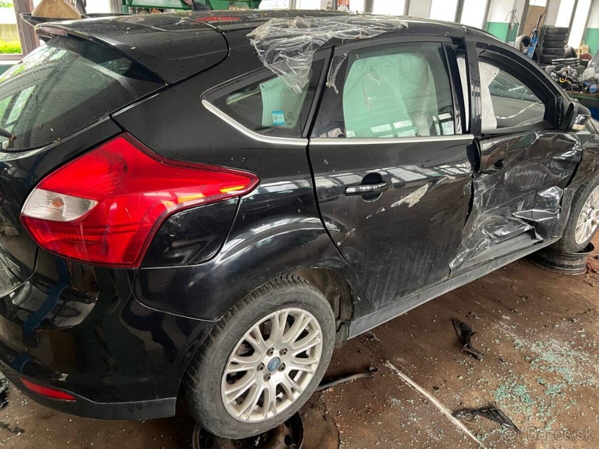 Rozpredám na diely Ford Focus mk3 HB combi - 2