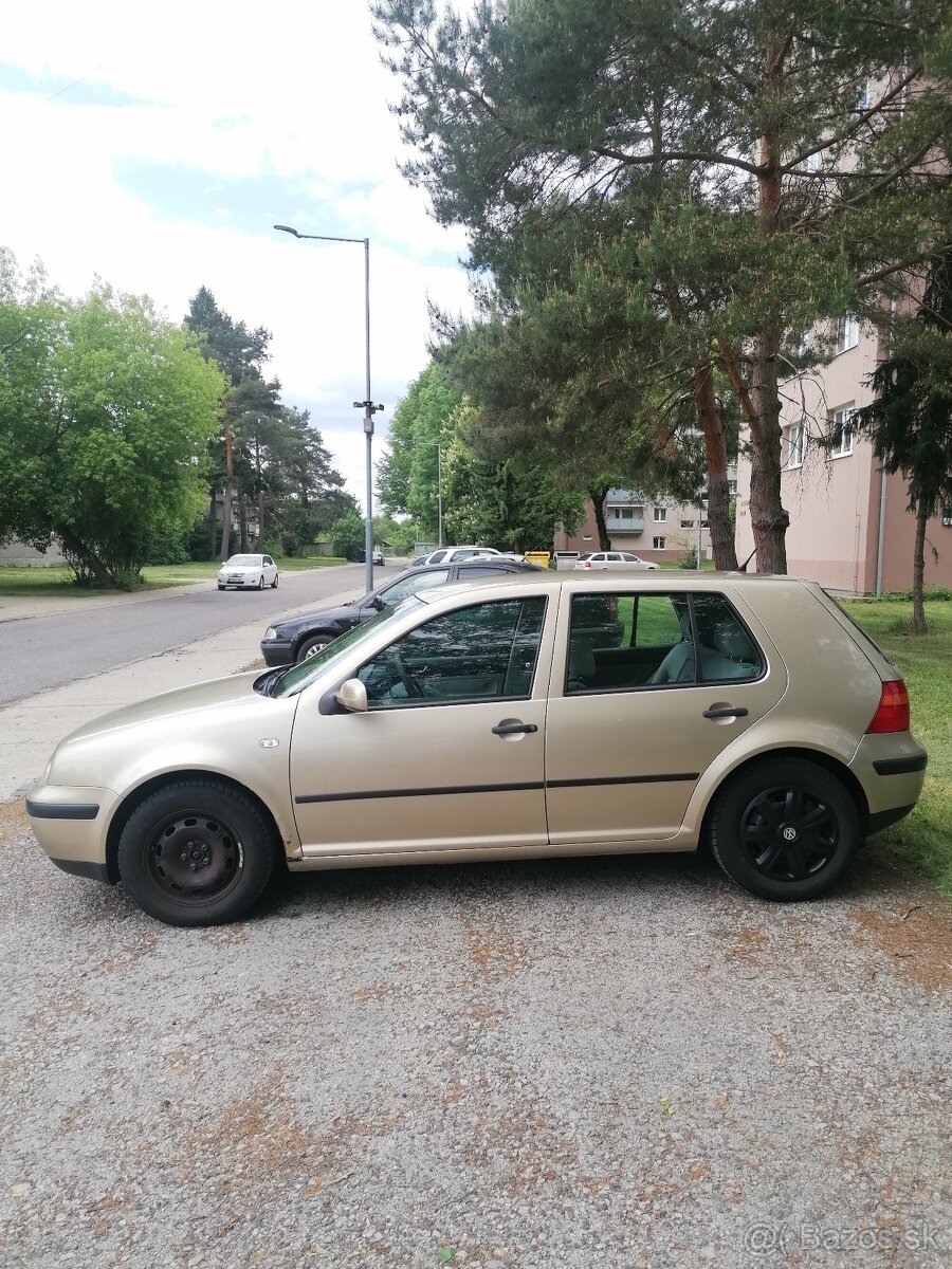 Predám Golf 4 1.6 benzín 77KW 2001 - 2