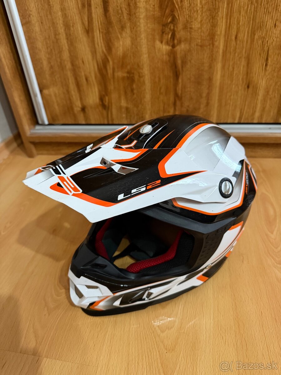Motokrosová helma - 2