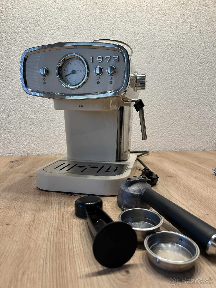 Kávovar Silvercrest Retro 1973 SEML 1050 A1 krémový - 2