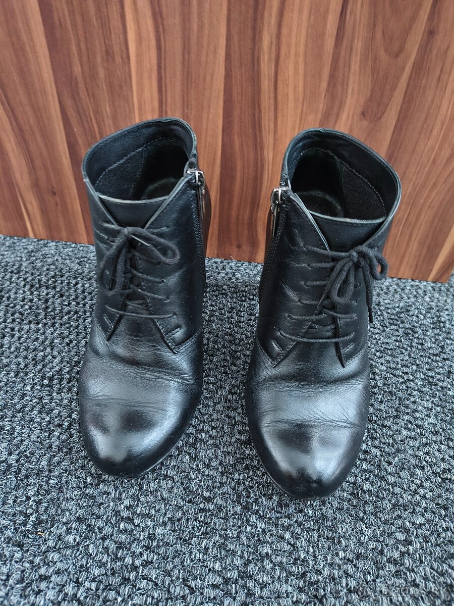 Kotnikove cizmy velkost 37 - 2